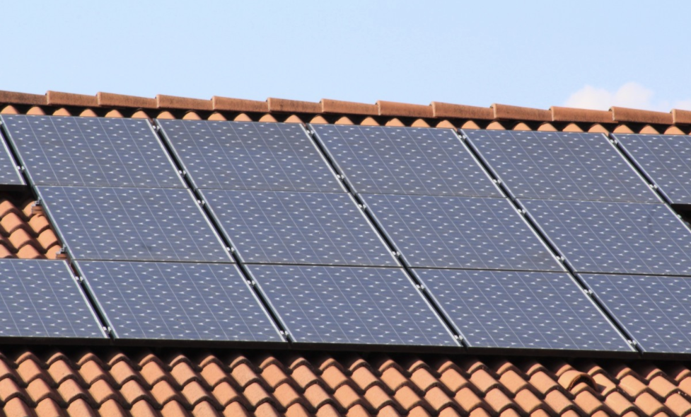 Diez empresas de energía renovable para el barrio de El Brillante
