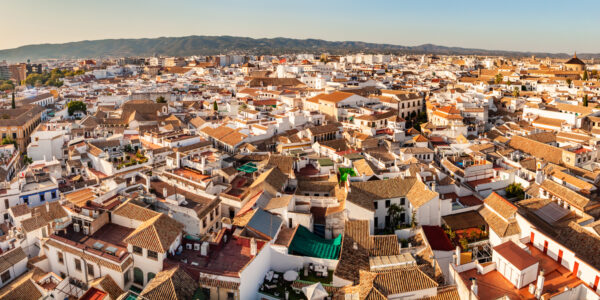 Córdoba Licita Suministro de Vehículos Eléctricos para Recogida y Limpieza de Residuos en el Casco Histórico