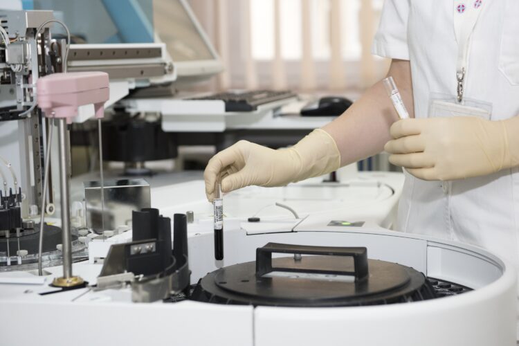 Licitación para suministro de equipamiento de esterilización y laboratorio en hospitales de Córdoba financiado con fondos REACT-EU.