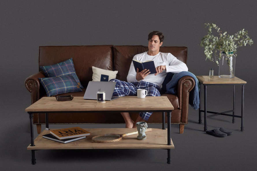 Sofá, mantita, pijama y pantufla: 'Silbon' lanza una línea de hogar con ropa y muebles