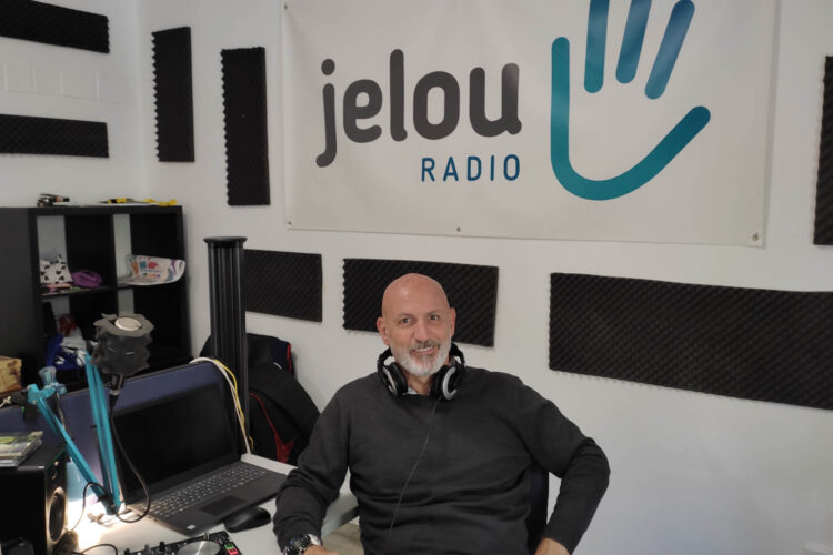 'Jelou Radio', la voz y la tecnología