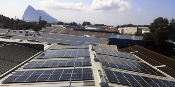 La empresa cordobesa EnchufeSolar instala 3.000 paneles solares para Grupo Ubago