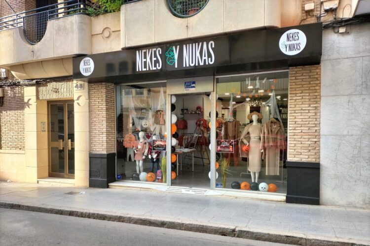 La tienda de ropa infantil Nekes y Nukas abre en Lucena