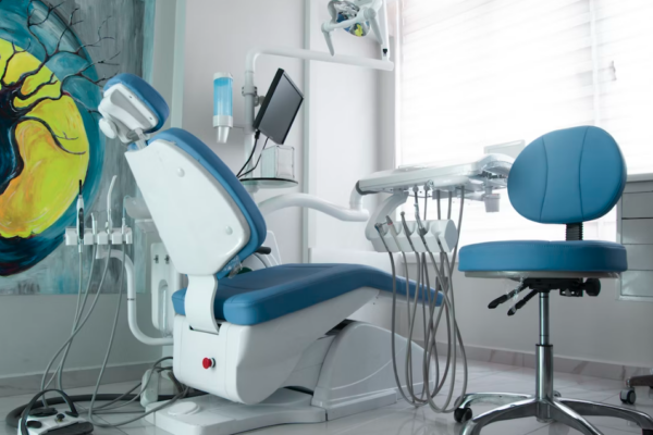 Constitución de la empresa Clínica Córdoba Dental SL para intermediación en servicios odontológicos y asistencia sanitaria