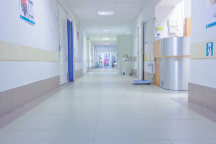 Licitación del Servicio Andaluz de Salud para suministro e instalación de sistemas de alimentación ininterrumpida en el Hospital Reina Sofía de Córdoba.