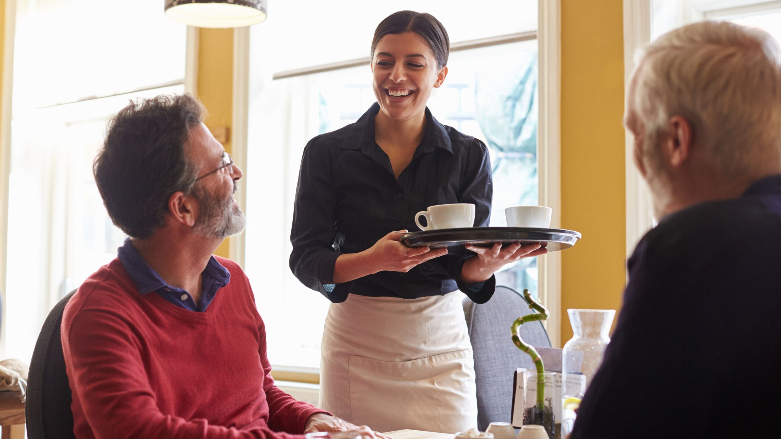 Guía esencial para los dueños de restaurantes: Cómo manejar preguntas difíciles de los clientes con habilidad y maestría