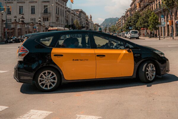 Traspaso de licencia de Taxi con Toyota Auris Híbrido (120.000€)