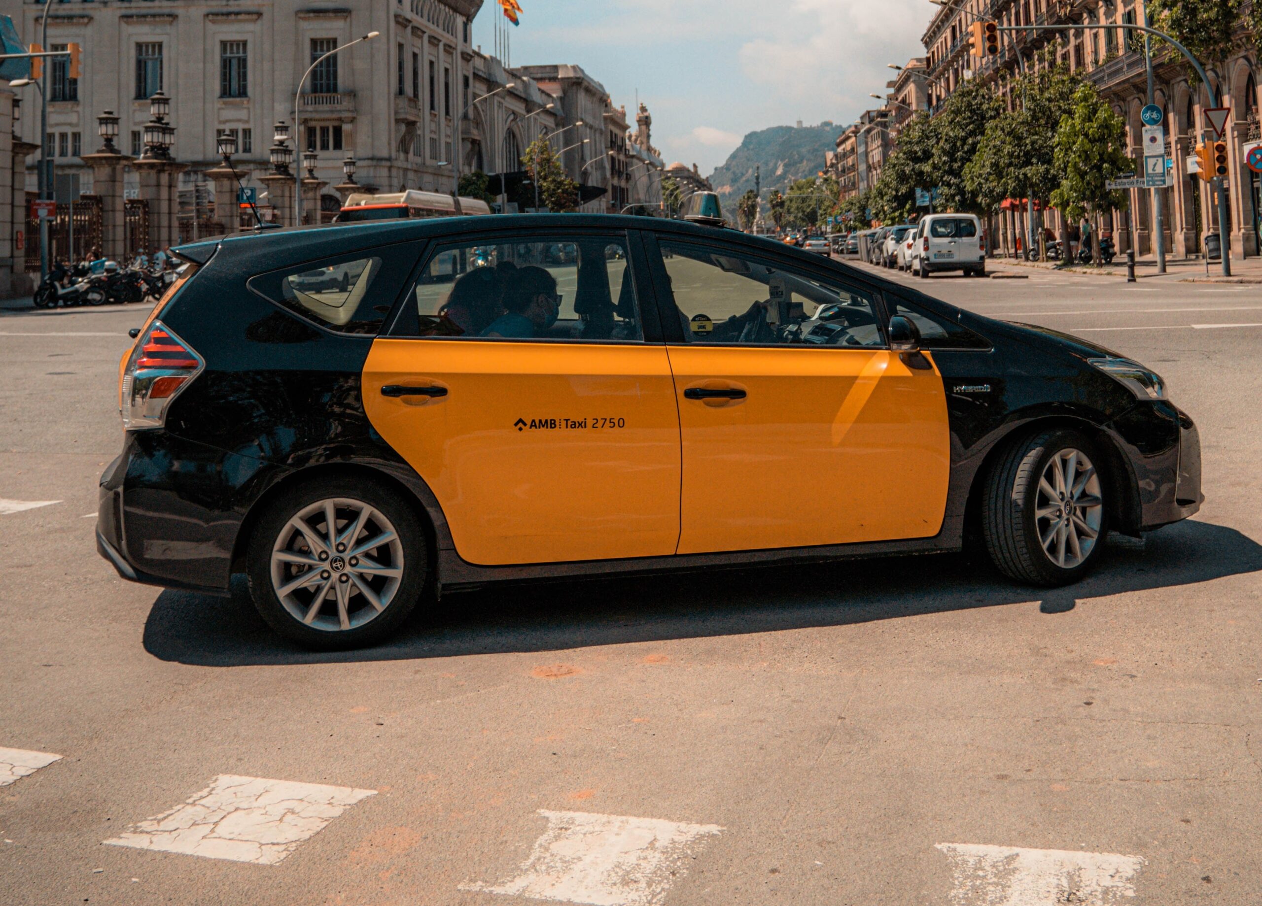 Traspaso de licencia de Taxi con Toyota Auris Híbrido (120.000€)