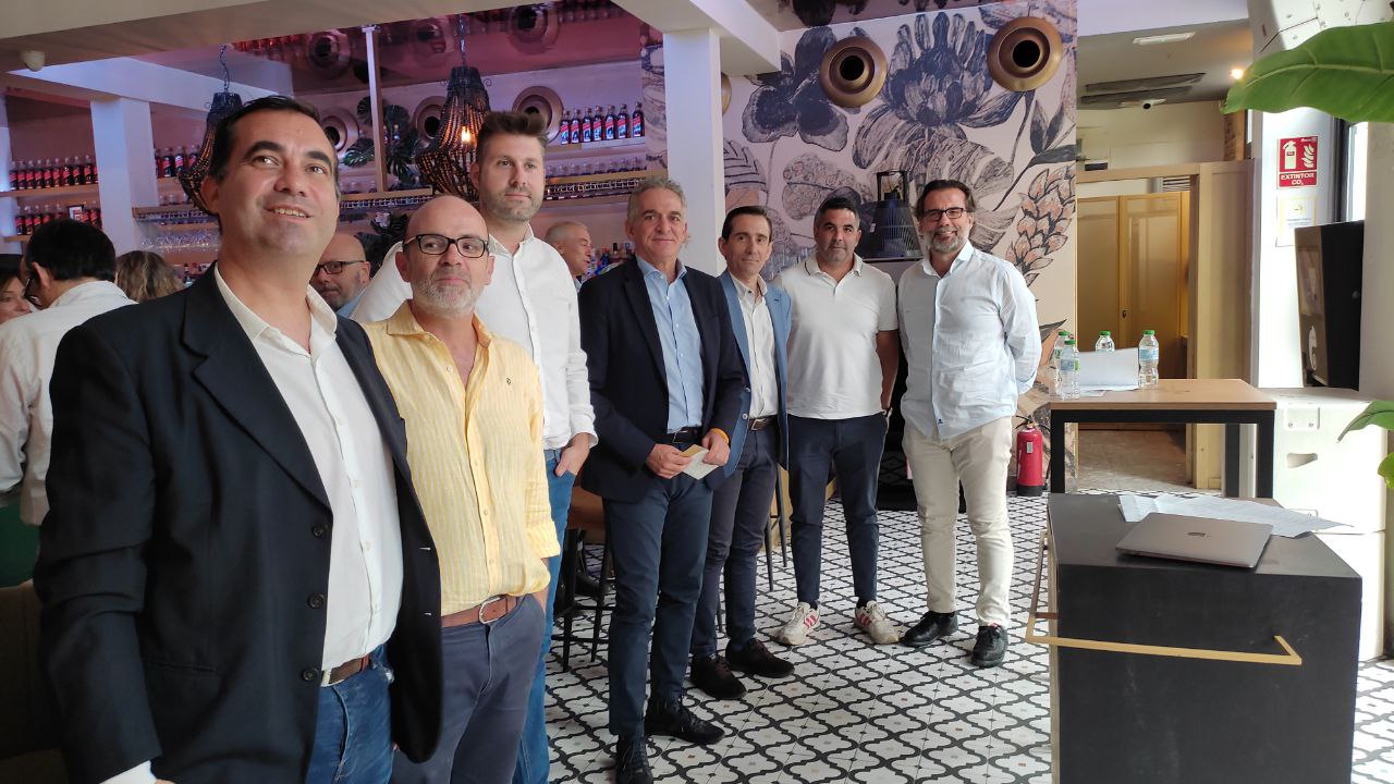 Datta Capital presenta su portal especializado en hostelería con el primer economato hostelero de Córdoba en asociación con Supermercados Piedra