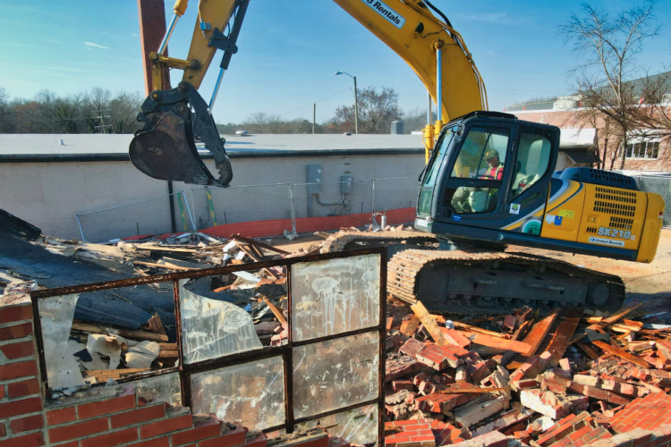 Demoliciones y Excavaciones AG-21 SL: demolición y preparación de terrenos