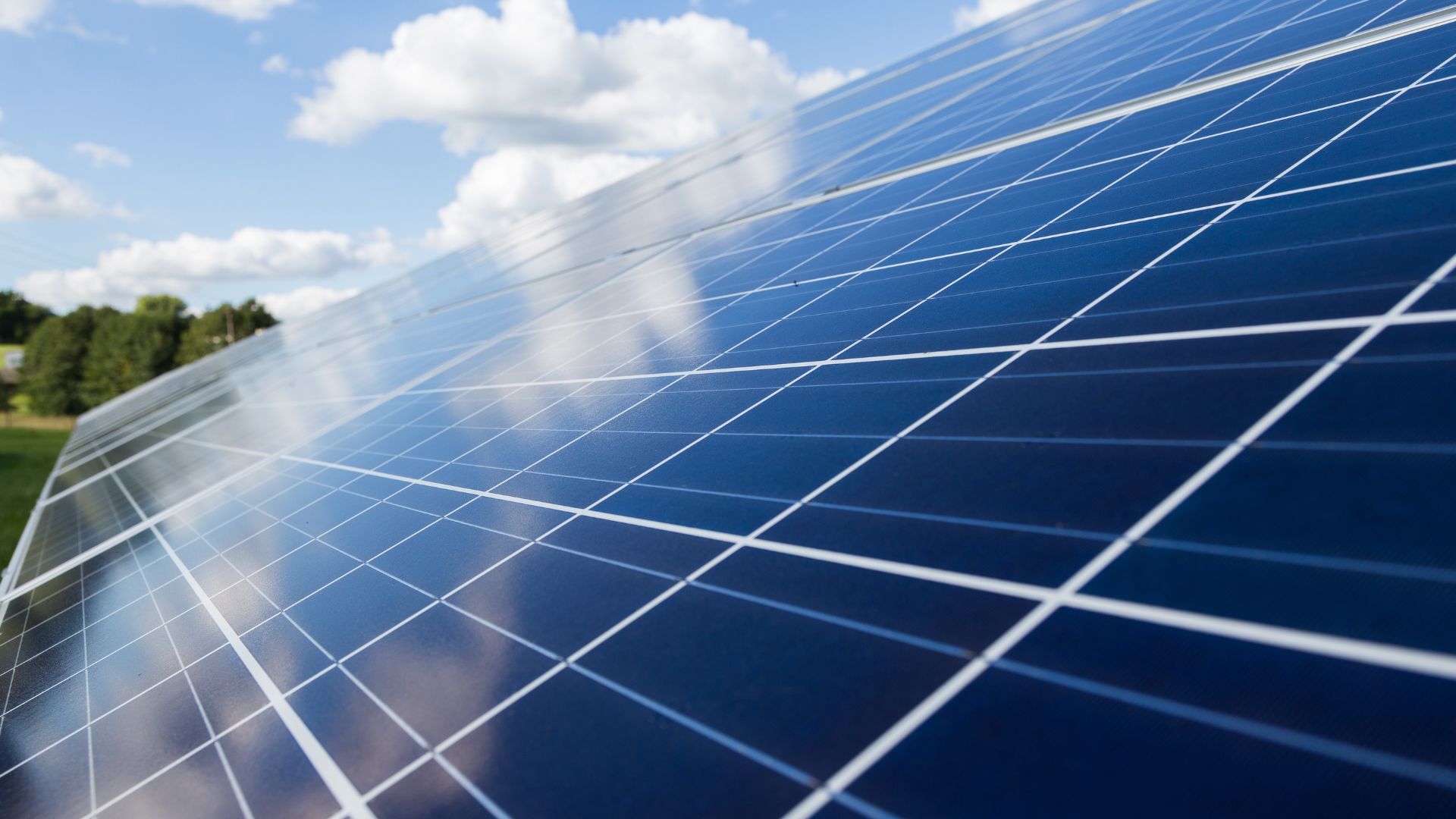 MINRA ENERGY SL: ¡Iluminando el futuro con energía solar!