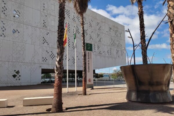 Traspaso de Negocio de Hostelería en Funcionamiento en la Calle Isla Formentera (30.000 €)