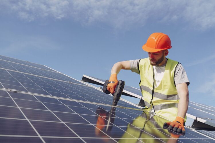 Geimsol solicita registro para servicios de instalación y mantenimiento de instalaciones fotovoltaicas.