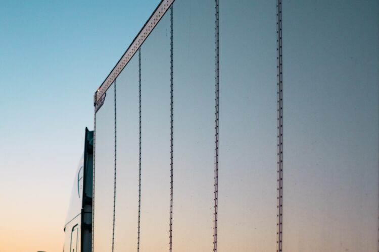 "Rochel Transporte y Logística" Solicita Registro de Marca para Expandir Sus Servicios