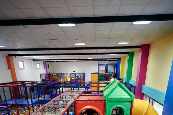 Nuevo parque infantil Jumping King en la avenida Arnold Toynbee