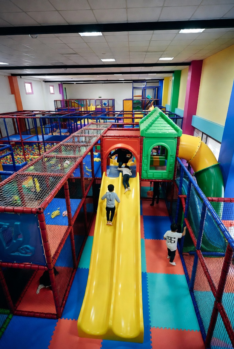 Nuevo parque infantil Jumping King en la avenida Arnold Toynbee